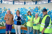 Художники из Бобруйска «дарят» цветы гостям «Дожинок» и пассажирам автотранспорта